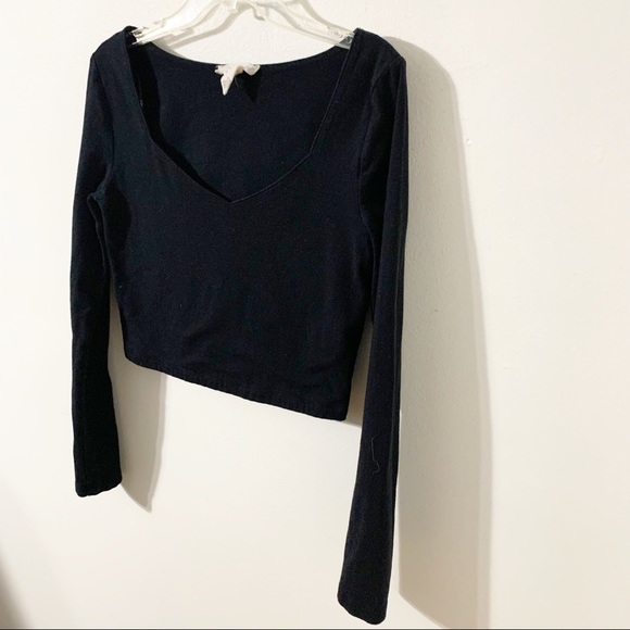Forever Twenty One Cropped Solid Colored Long Sleeve Scoop Neck Pull Over Top 🖤 - Picture 2 of 7